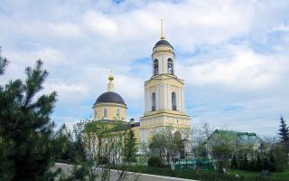 Radonezh-Komplex der Heiligen Dreifaltigkeit Sergius Lavra - Kirche der Verklärung des Herrn, Dorf Radonezh Radonezh wo